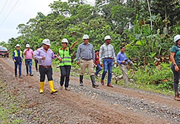 Inspeccion-de-obras-en-la-parroquia-Ahuano