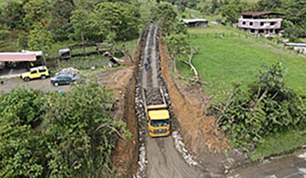 Obras-para-el-desarrollo-comunitario-en-Quijos-y-El-Chaco