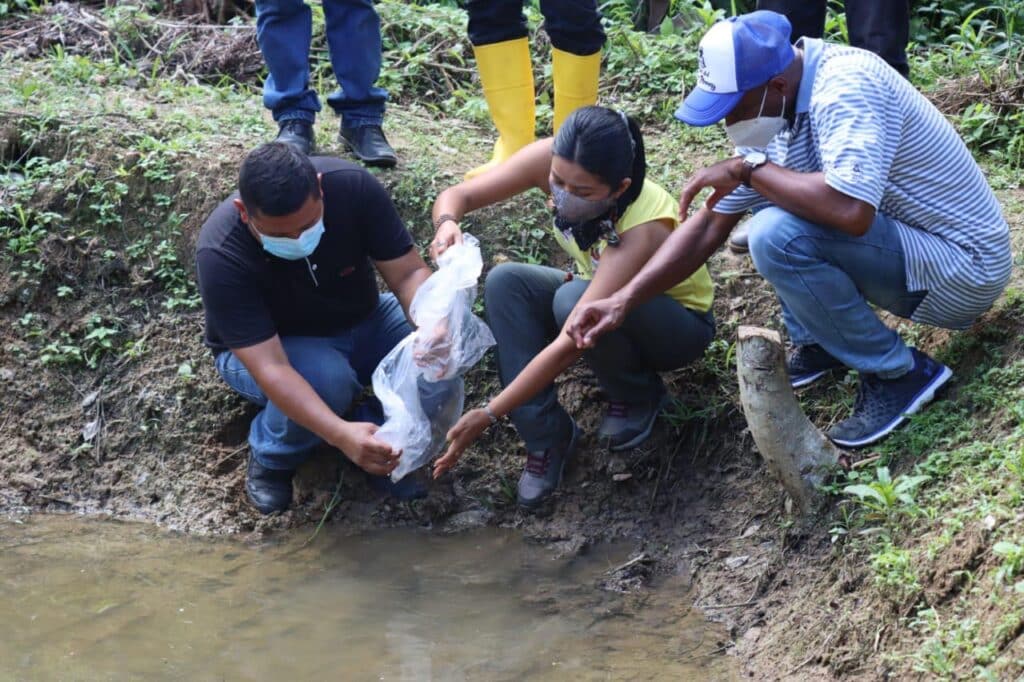 Prefectura-de-Napo-apoya-la-actividad-piscicola-en-Chonta-Punta