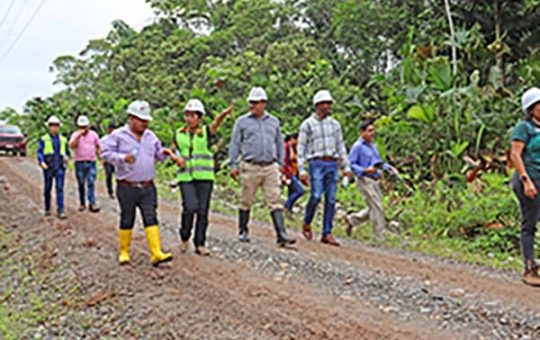 Inspeccion-de-obras-en-la-parroquia-Ahuano