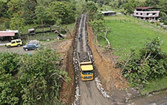 Obras-para-el-desarrollo-comunitario-en-Quijos-y-El-Chaco