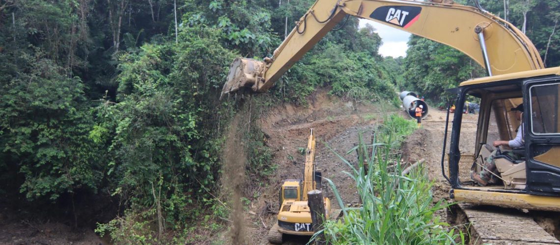 Prefectura-de-Napo-ejecuta-obras-viales-que-benefician-a-la-Parroquia-Chonta-Punta