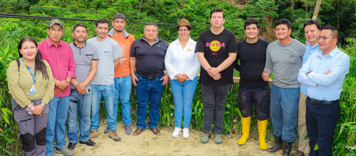 Primera expedición de funcionarios de las prefecturas de Napo y Cotopaxi al Parque Nacional Llanganates